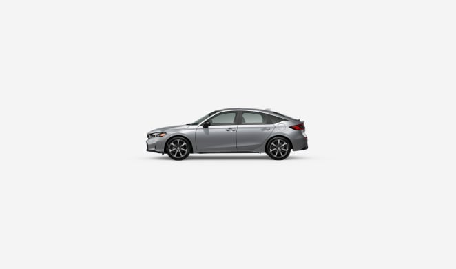 Solar Silver Metallic色2026 Honda Civic Hatchback Sport Hybrid停放在乾淨的白色工作室環境中的側視角（小型掀背車）。