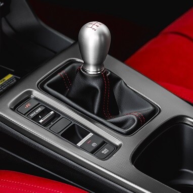 Detail of the aluminum shift knob on a 2026 Honda Civic Type R